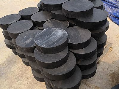 龙井市板式橡胶支座由若干层橡胶片与薄钢板经加压硫化